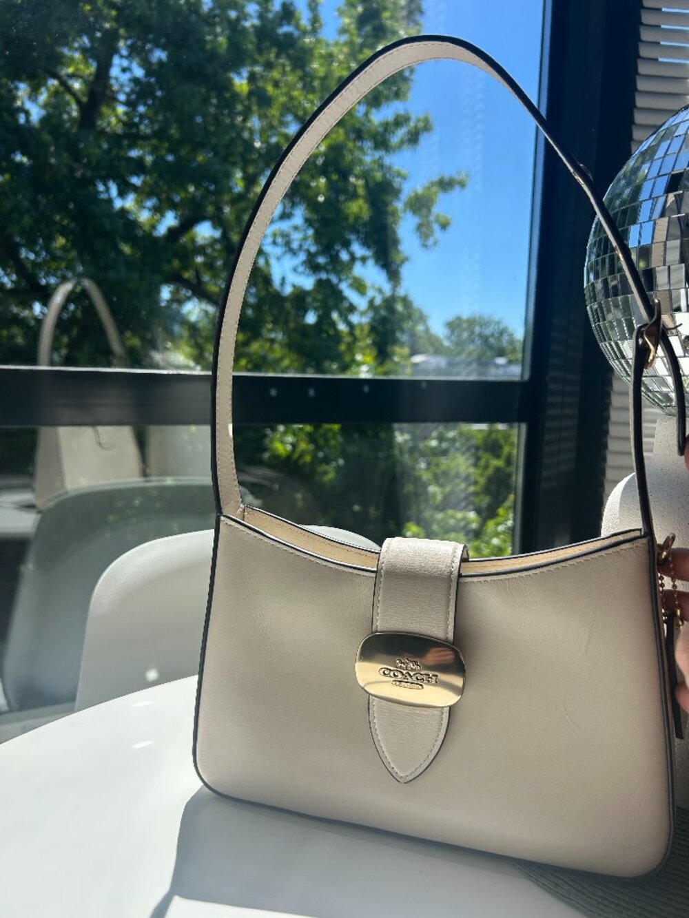 Coach Eliza Shoulder Bag With Zipper Closure – Gold/Chalk (Style CAA93)